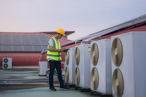 Équipement technique de rénovation énergétique contrôlé sur site